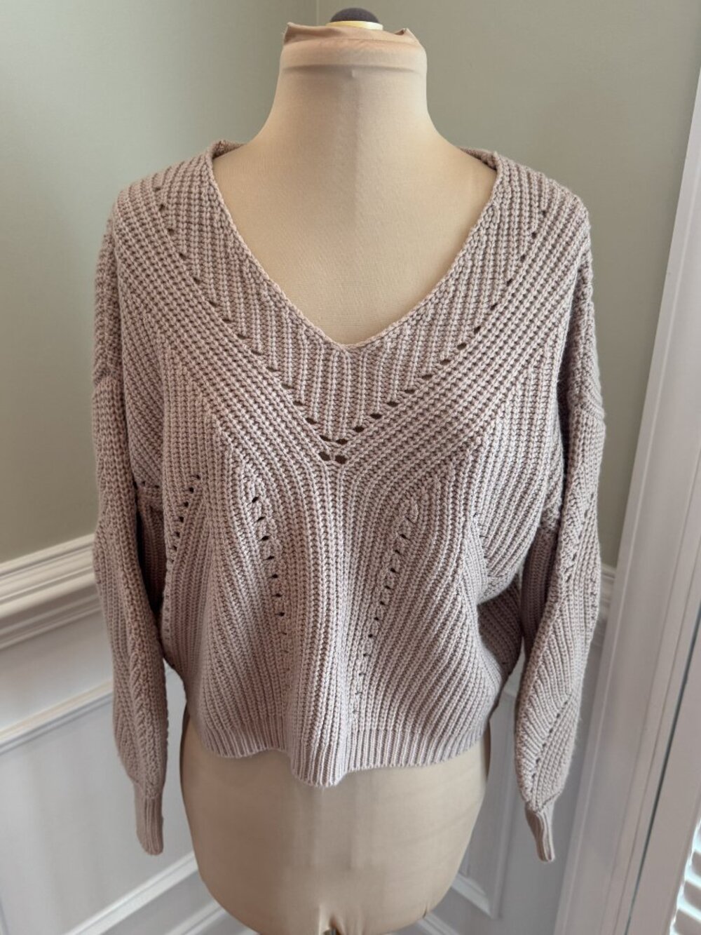 Moon & Madison V-Neck Cropped Slouchy Mauve Sweater